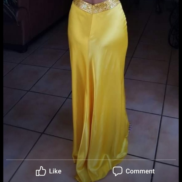 Dress - Picture 2 of 3